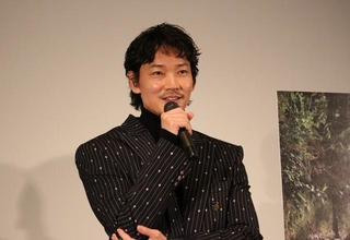 先行上映イベントに登壇した綾野剛＝2023年10月25日、シネ・リーブル梅田