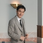 歌手・福来スズ子にとってキーパーソンとなる作曲家・羽鳥善一（草彅剛）　©︎NHK