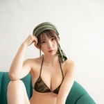 ビキニ姿のえなこさん