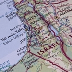 イスラエル・パレスチナ間で大規模な武力衝突が起きている（Robert - stock.adobe.com）