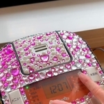 キラッキラにデコられた炊飯器。炊飯器ギャルさんのトレードマークでもあります（動画よりスクリーンショット）