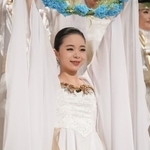 第10話の最後に登場した、成長した鈴子（趣里）　©️NHK