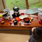 おままごとを始めたら…おじさんたちが突入してきた！？2歳の女の子もびっくりです（いずれも提供写真）