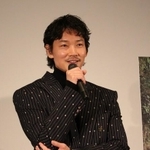 先行上映イベントに登壇した綾野剛＝2023年10月25日、シネ・リーブル梅田