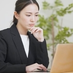 本当はもっと年収ほしいんだけどなあ…　※画像はイメージです（aijiro/stock.adobe.com）