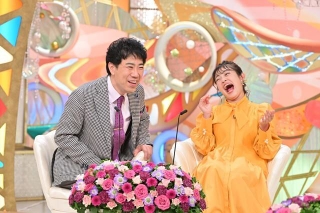 MCの藤井隆さんと井上咲楽さん