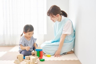 保育士さんの髪色規定についてどう思いますか？　※画像はイメージです（siro46/stock.adobe.com）