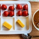 よく見るとカレーの配分も独特？（伊藤雄一さん提供）
