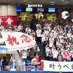 日本シリーズ第7戦で声をからして応援するオリックスファン