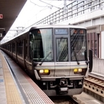 姫路駅に停車する新快速