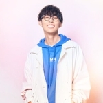 オーイシマサヨシさん近影 ※CAT entertainment 株式会社提供