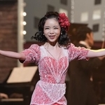 「ラッパと娘」を熱唱するスズ子（趣里）　（C）NHK