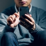 「SNSでの誹謗中傷をしたと思う」4割　※画像はイメージです（aijiro/stock.adobe.com）
