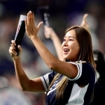 応援ステージでスタンドを盛り上げた韓国のチアガール＝17日、東京ドーム