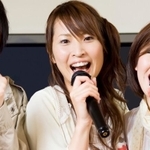 忘年会、どんな曲を歌う？　※画像はイメージです（TAGSTOCK2/stock.adobe.com）