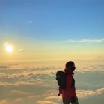 雲海の向こう、空の果てから朝日が昇ってきます！※動画よりキャプチャ（画像提供：れんさん）
