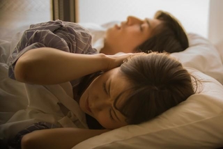 結婚したら寝室は分けたい？　※画像はイメージです（naka/stock.adobe.com）