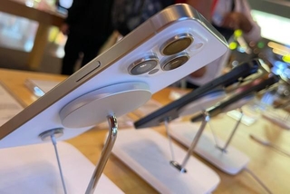 iPhoneとAndroid、機種変更の満足度は？　※画像はイメージです（Oxana/stock.adobe.com）