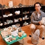 自宅を改装し真備鉱物館を作った小野さん