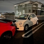 無断駐車したフィアット…逃がしません！（提供画像）
