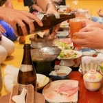 「飲みニケーション」は必要？不要？　※画像はイメージです（photoAC）