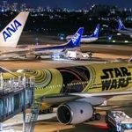 クリスマスの空港で心躍る光景が…（@manatonairplaneさん提供）