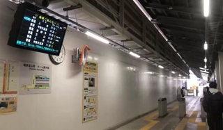 お経が響く電鉄富山駅の構内（提供動画より）