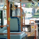 バスの車内前方にある「オタ席」。バスファンのファーストシートです（choco/stock.adobe.com)