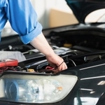 気になる車検の頻度は…　※画像はイメージです（garage38/stock.adobe.com）