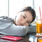 恋活に積極的になれない一番の理由は「自分に自信がない」　※画像はイメージです（Paylessimages/stock.adobe.com）