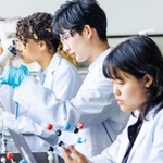大学受験の形式も多様化…実験をするという形式もあるようです　※画像はイメージです（metamorworks/stock.adobe.com）