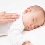 寝かしつけのポイントとは？※画像はイメージです(ucchie79/stock.adobe.com)