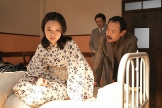 愛助（水上恒司）を失ったスズ子（趣里）は自暴自棄になるが、山下（近藤芳正）の言葉に我に返る　(C)NHK