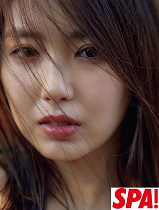 沢口愛華（撮影：彦坂栄治 ヘアメイク：paku☆chan スタイリング：筒井葉子）