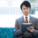 およそ5人に1人が「通勤中に仕事をしている」　※画像はイメージです（Paylessimages/stock.adobe.com）
