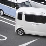 パーキングアシストはバック駐車や縦列駐車が苦手な人にとって便利な機能です　※画像はイメージです（xiaosan/stock.adobe.com）