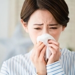 風邪でもない、花粉症でもない……でも鼻水が止まらない！もしかすると、その原因は寒暖差アレルギーかもしれません　※画像はイメージです（aijiro/stock.adobe.com）