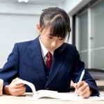 現役東大生は中学時代にどのくらい家庭で勉強をしていた？　※画像はイメージです（koumaru/stock.adobe.com）