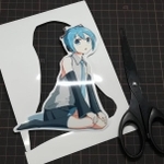 ミクちゃんのイラストをプリントアウトして切り取ります。長い髪のツインテールがない！？　※まこさん提供
