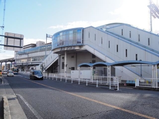 宝塚本線蛍池駅と大阪モノレール蛍池駅は隣接している