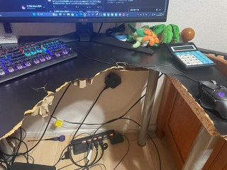 破壊されたテーブル ※Fictionさん提供