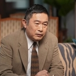 愛子（このか）の誘拐恐喝未遂事件の捜査にあたる刑事・高橋。これほどしっくるキャスティングもない　(C)NHK