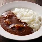 国民食のレトルトカレー※画像はイメージです（K/stock.adobe.com）