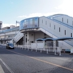 宝塚本線蛍池駅と大阪モノレール蛍池駅は隣接している