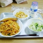 給食で出されたうずらの卵を喉に詰まらせて小学1年生の男児が亡くなった事故。「お昼ご飯の時間が短い」「急いで食べたから？」などとSNS上で意見相次ぐ（photoACより「uemon1962」さん撮影、イメージ画像）
