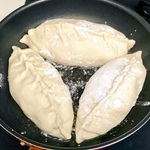 今日は大きい餃子の日！（提供：サメに食われるそめこ様）