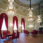 条約の調印式や首脳会談などに使用される「彩鸞の間」（迎賓館赤坂離宮提供）