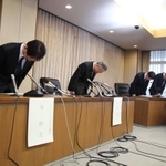 バドミントン同好会BADBOYSの旅館破壊行為を謝罪する神戸大学の関係者＝神戸大学