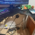 破壊されたテーブル ※Fictionさん提供