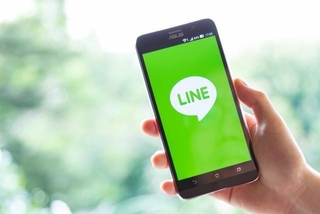 LINEを教えたくない人は？ ※写真はイメージ（kasinv/adobe.stock.com）
